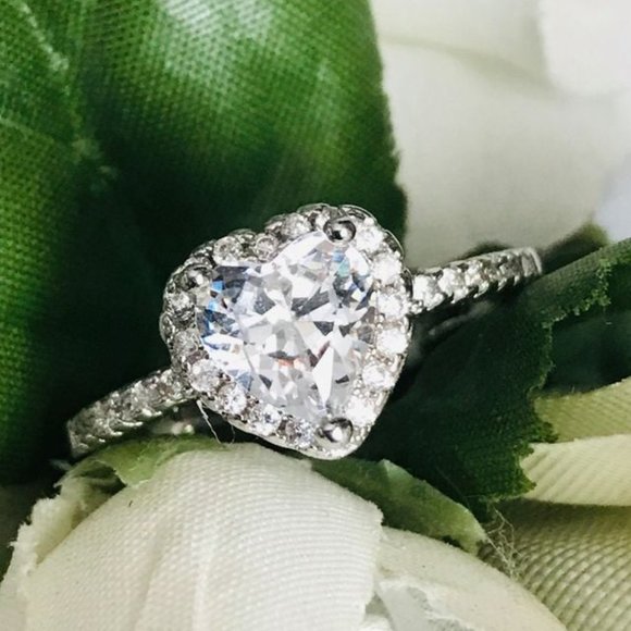 Size 9 - Beautiful 2CT Heart Cut Diamonique Platinum Plated Halo Ring - Picture 1 of 7